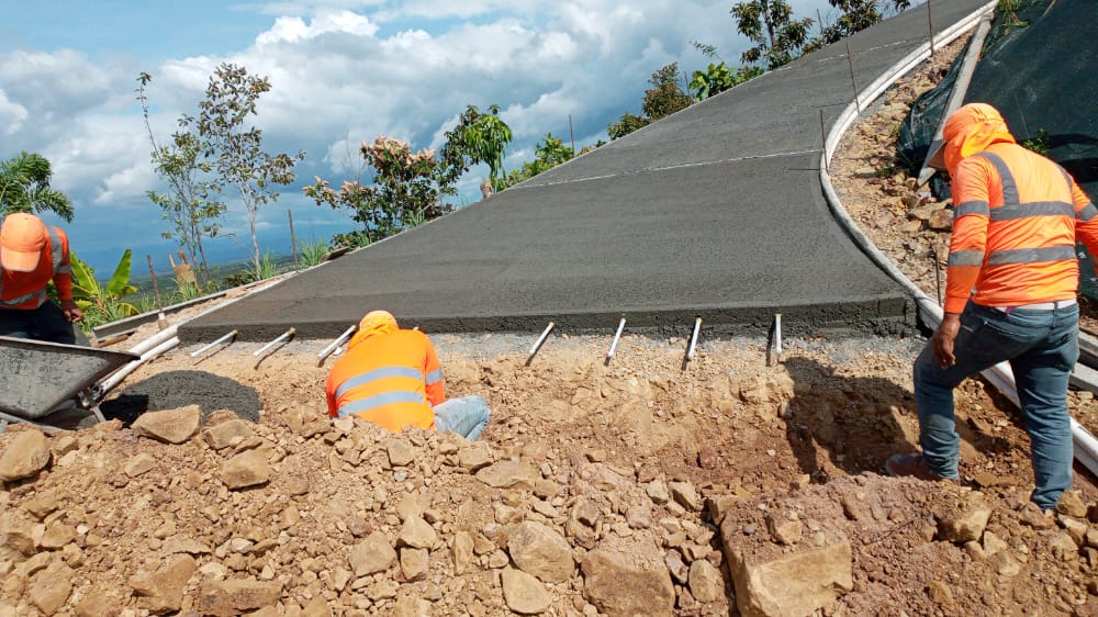 Concrete pads engineered with articulated anti-seismic technology for resilient tropical terrain.
